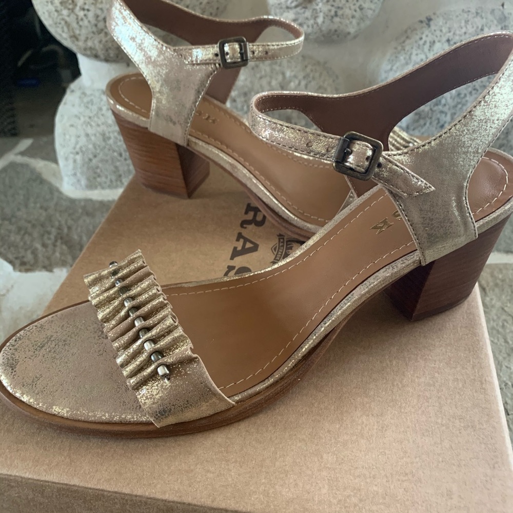 🆕SUNDANCE Gilded sandal by Trask